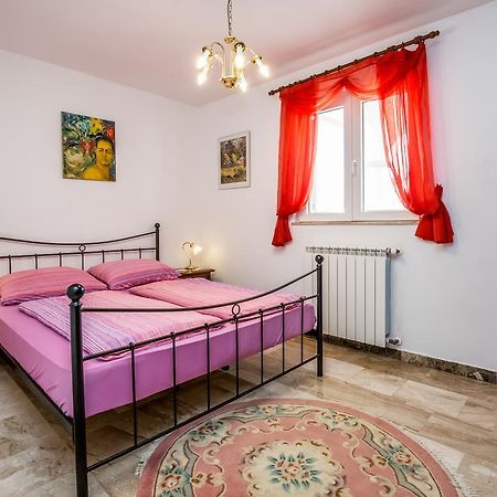 Apartment Carolina Ližnjan エクステリア 写真