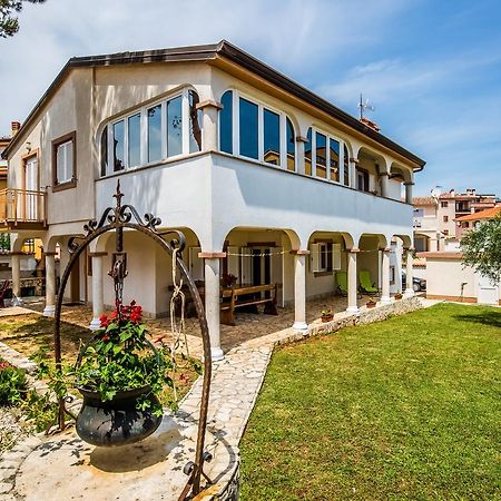 Apartment Carolina Ližnjan エクステリア 写真