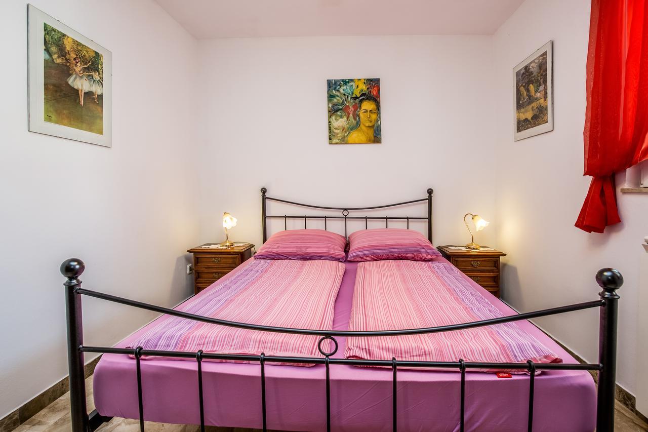 Apartment Carolina Ližnjan エクステリア 写真