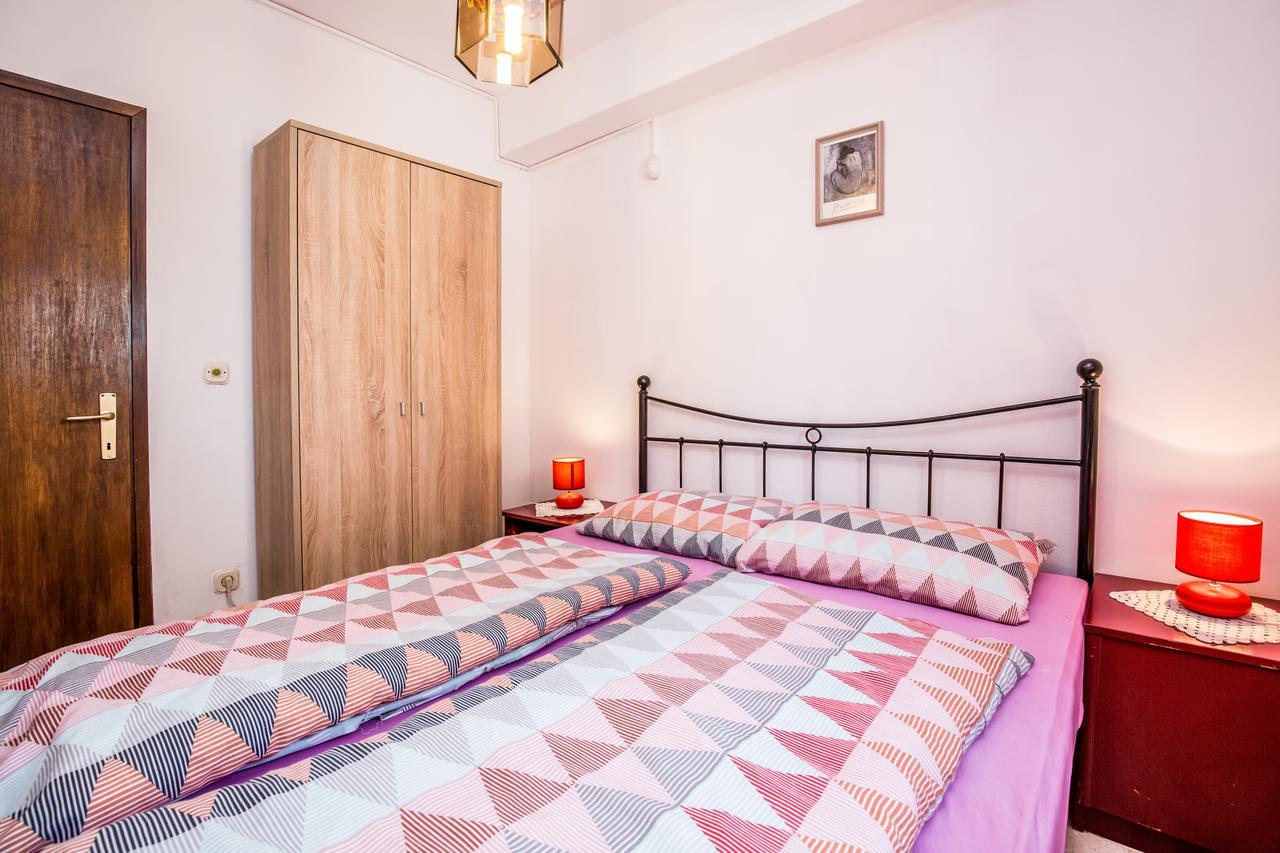 Apartment Carolina Ližnjan エクステリア 写真