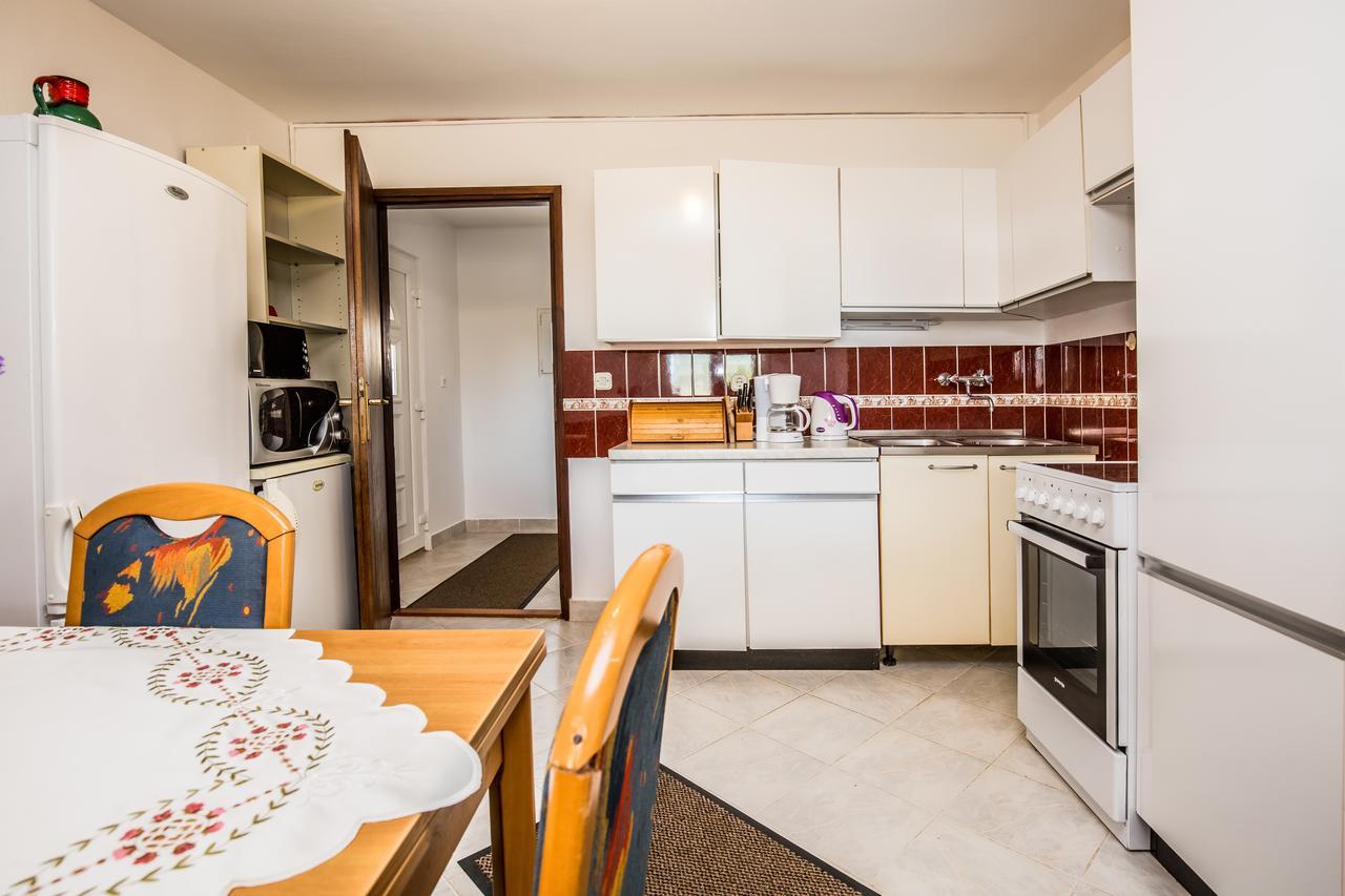Apartment Carolina Ližnjan エクステリア 写真