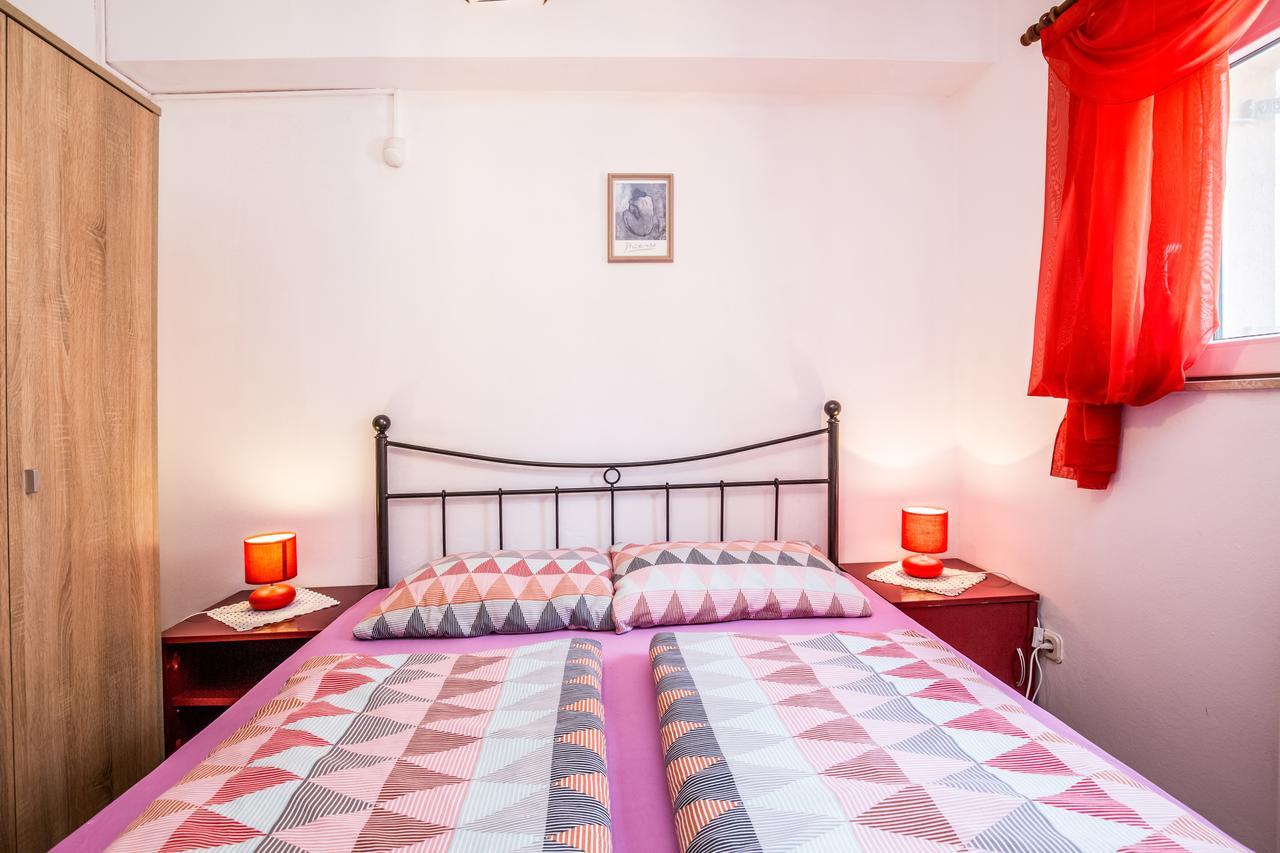 Apartment Carolina Ližnjan エクステリア 写真