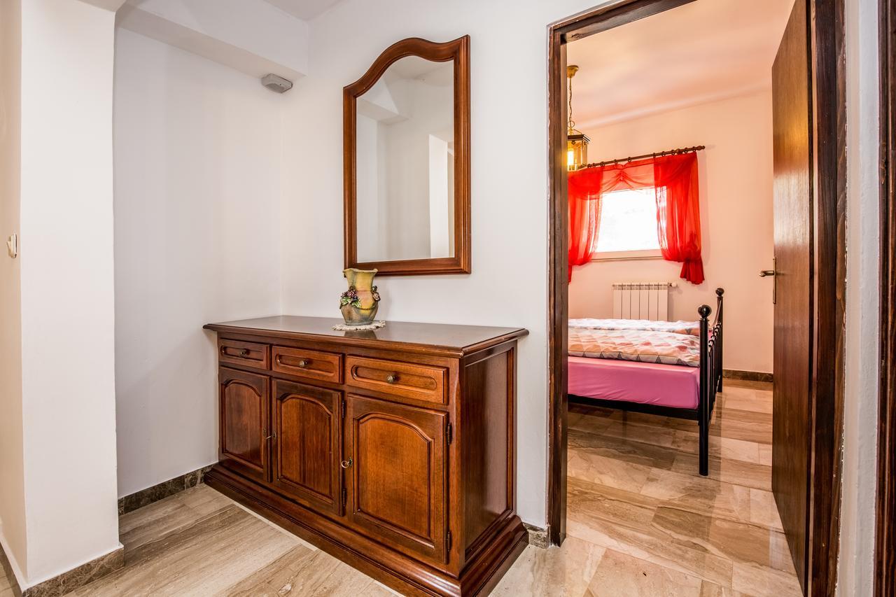 Apartment Carolina Ližnjan エクステリア 写真