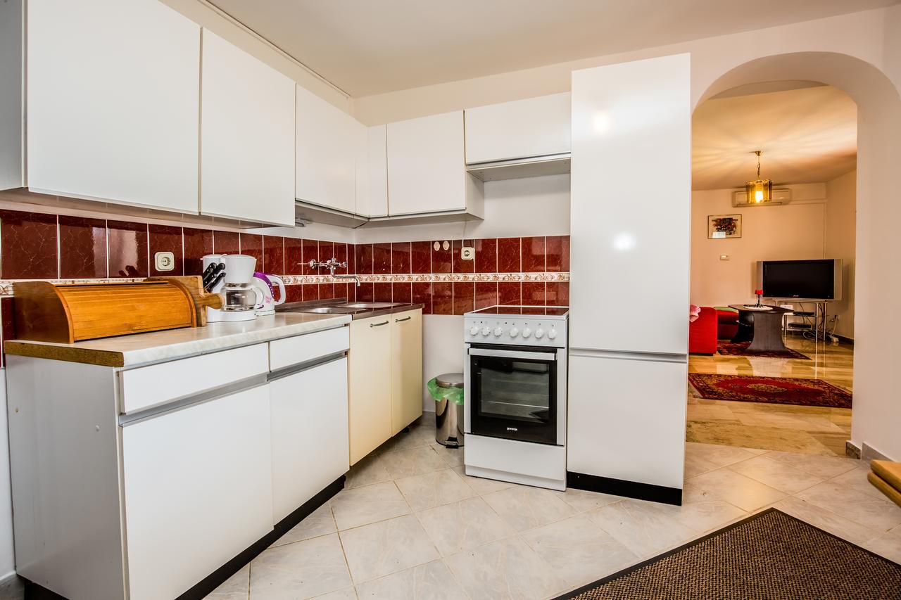 Apartment Carolina Ližnjan エクステリア 写真